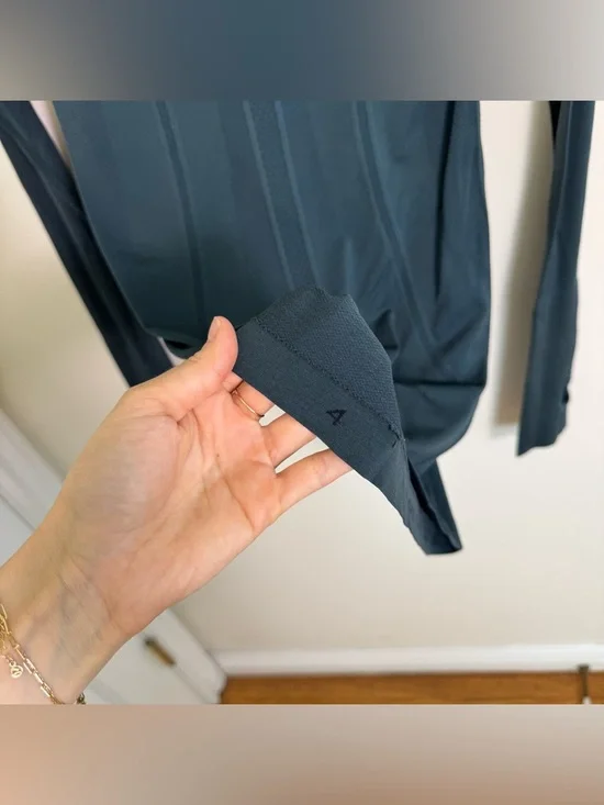 Lululemon Swiftly Tech Long Sleeve Crew
True Navy - Picture 6 of 6